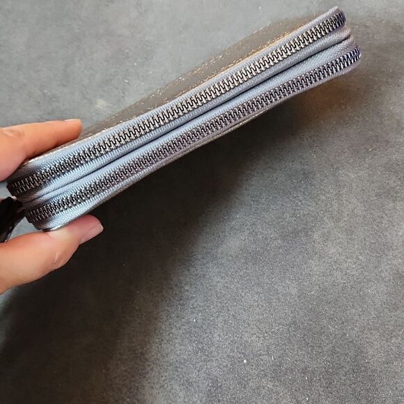 Like new! Halston wallet H Halston wristlet wallet clutch - Picture 5 of 14